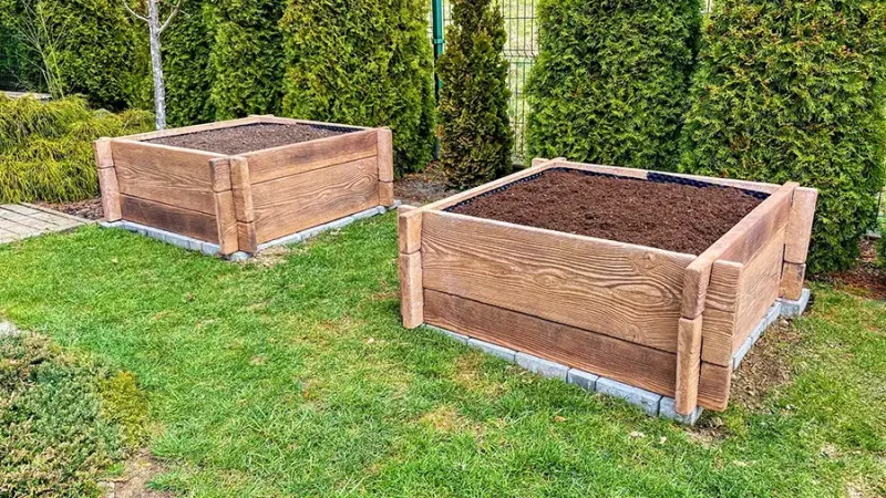 Wie befüllt man ein Hochbeet aus Beton von SEMAX richtig?