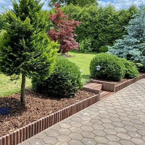 Palisaden und Bordsteinen